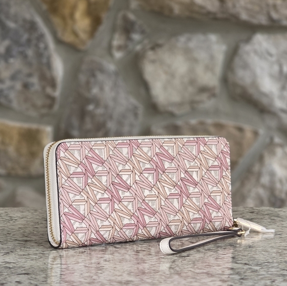 Michael Kors Jet Set Logo Continental Wristlet Wallet - Picture 2 of 5